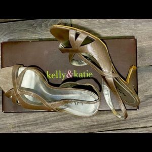 Kelly & Kate Dress heels, Champagne fabric, like new wore ONCE. Size 8.